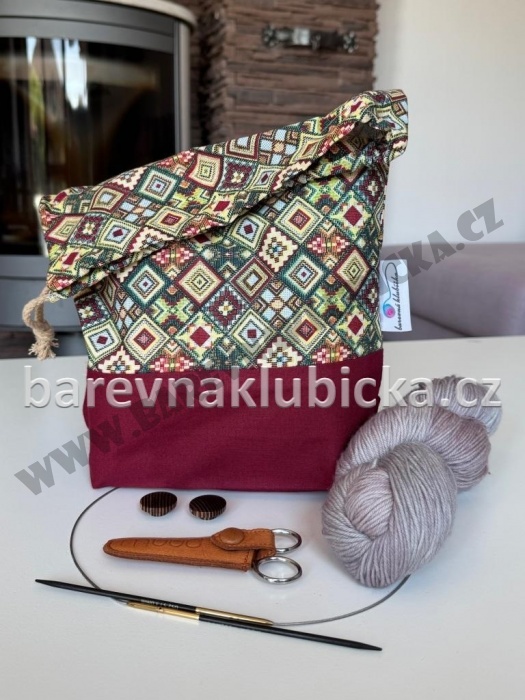 Projektová taška na pletení vínová